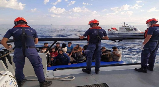 İzmir açıklarında 59 düzensiz göçmen kurtarıldı, 39 göçmen yakalandı