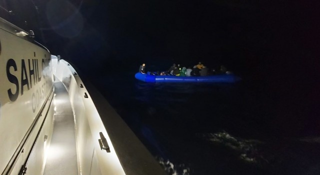 İzmir açıklarında 82 düzensiz göçmen kurtarıldı