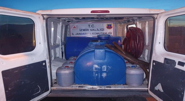 İzmirde 2 bin 300 litre bandrolsüz içki ele geçirildi