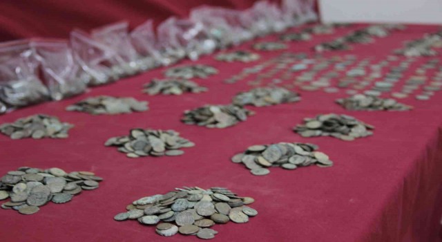 İzmirde 8 binin üzerinde tarihi eser ele geçirildi