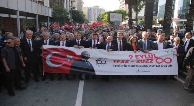 İzmirde 9 Eylül coşkusu Zafer Yürüyüşü ile başladı