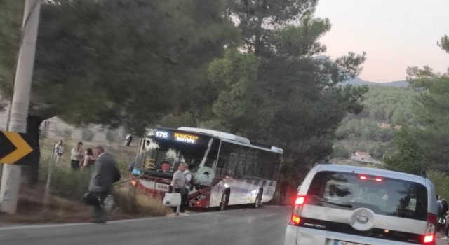İzmirde belediye otobüsü ile motosiklet çarpıştı: 1 ölü