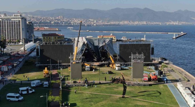 İzmirde çöken sahne havadan görüntülendi