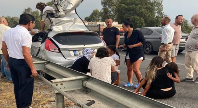 İzmirde feci kaza: Anne hayatını kaybetti, 3 çocuk yaralı
