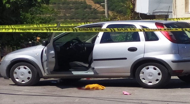 İzmirde otomobilin altında kalan 3 yaşındaki çocuk hayatını kaybetti
