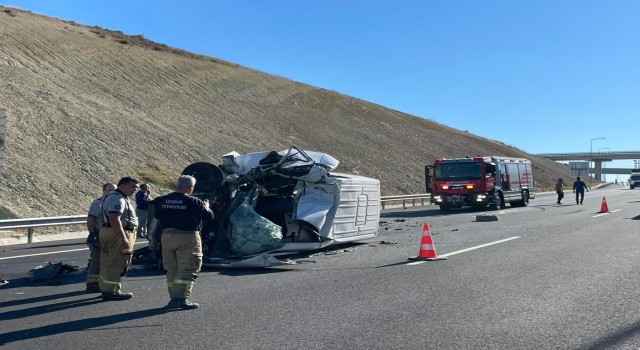İzmirde otoyolda trafik kazası:1 yaralı
