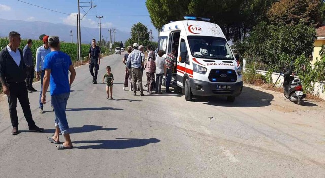 İzmirde trafik kazasında yaşlı çift yaralandı