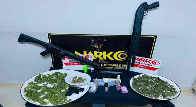 İzmirde zehir evine baskın: 6 gözaltı