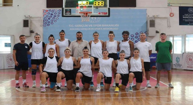 İzmitli periler, yeni sezon öncesi hazırlık maçlarıyla form tutuyor