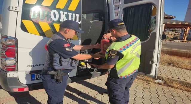 Jandarma ekipleri, öğrenci servislerini denetledi