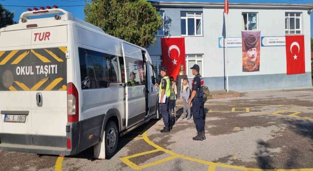 Jandarma ekipleri okul çevrelerinde kuş uçurtmuyor
