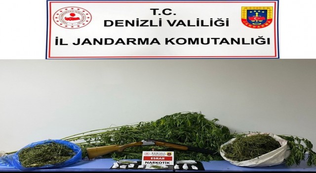 Jandarma tacirden kilolarca esrar ele geçirdi