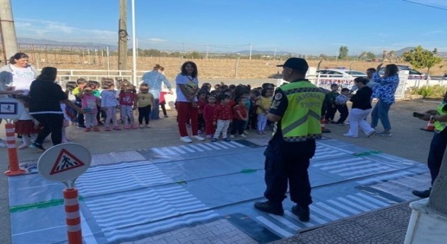 Jandarmadan Çinedeki öğrencilere yaya geçidi eğitimi