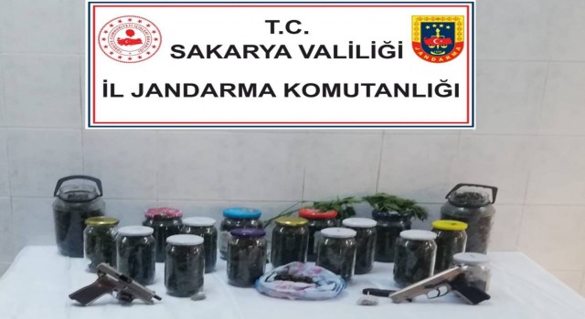 Jandarmadan uyuşturucuya geçit yok: 2 gözaltı