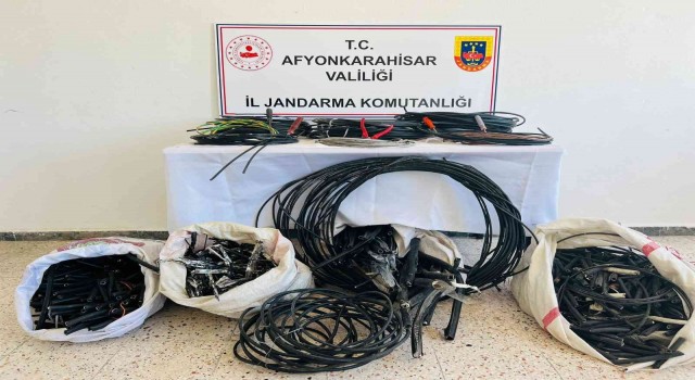 Kablo hırsızları kaçtıkları ormanlık alanda yakalandı