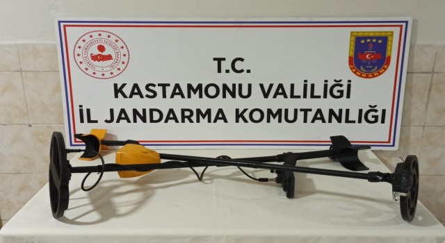 Kaçak define avcısına suçüstü baskın