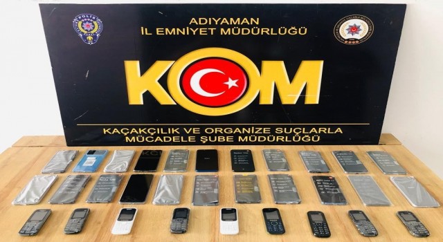Kaçak telefonlarla yakalanan 3 şahıs gözaltına alındı