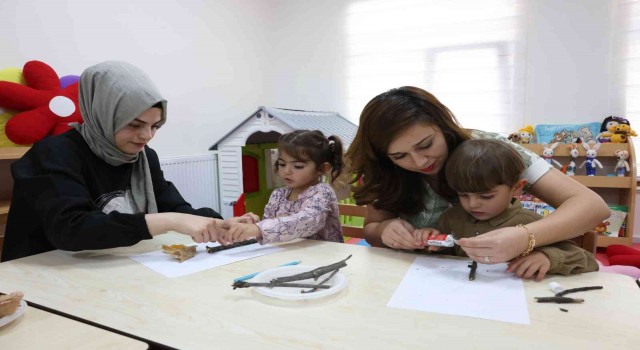 KAÇEMde anneler kursta, çocuklar oyunda
