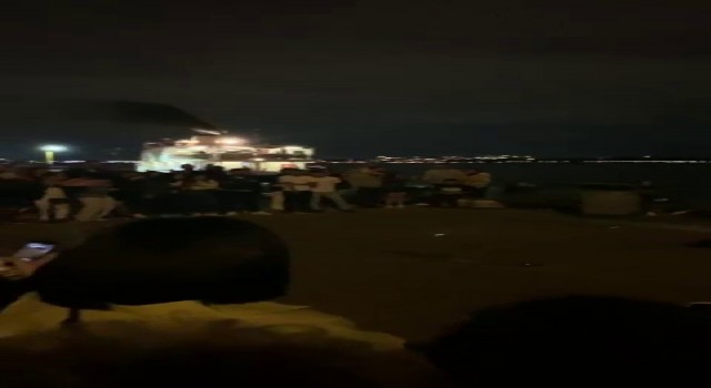 Kadıköyde amuda kalkan vatandaşın ilginç dansı kamerada