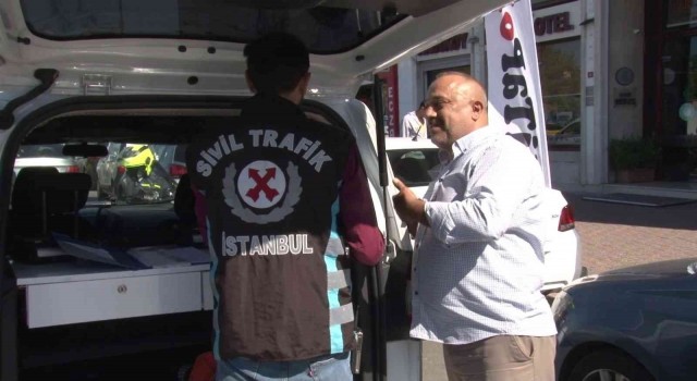 Kadıköyde, emniyet kemeri takmayan taksiciden ilginç savunma: ‘pis bir koku vardı, parfüme uzanmak için kemeri söktüm