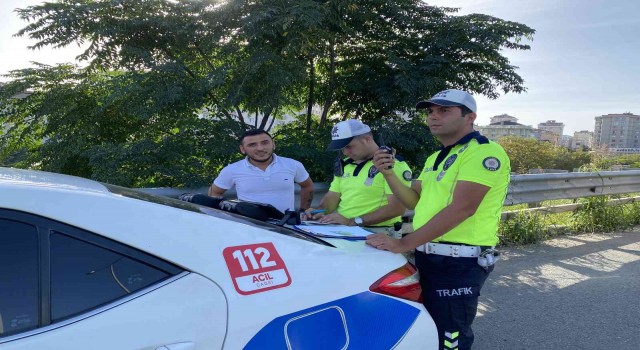 Kadıköyde usulsüz çakar ve siren kullanımına denetim: Sürücülere ceza yağdı
