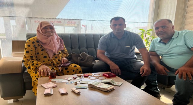 Kadın yolcu, altın ve para dolu çantasını tuvalette unuttu