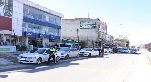 Kaldırıma park eden sürücülere cezai işlem