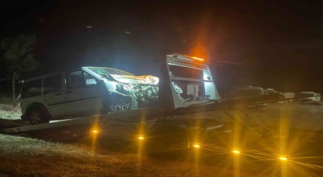 Kamyona arkadan çarpan ticari aracın sürücüsü yaralandı