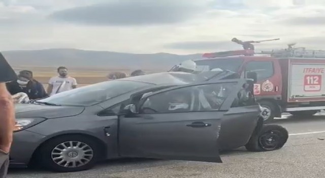 Kamyonun arkadan çarptığı otomobildeki 1 kişi öldü, 3 kişi ağır yaralandı