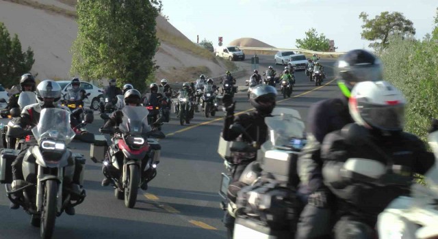 Kapadokyayı motorlarıyla gezdiler