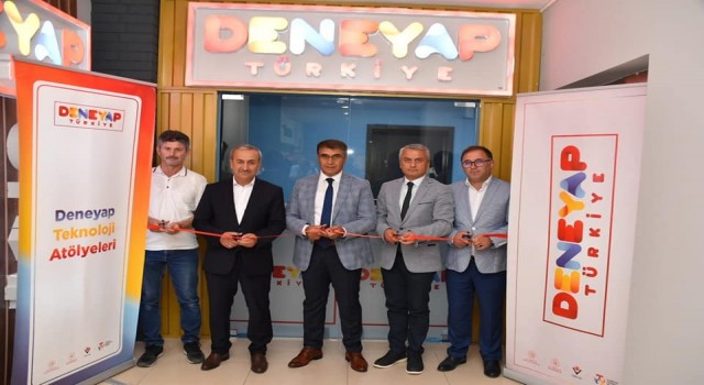 Karabükte gençlerin gelişimine katkı sağlayan Deneyap Atölyesi açıldı