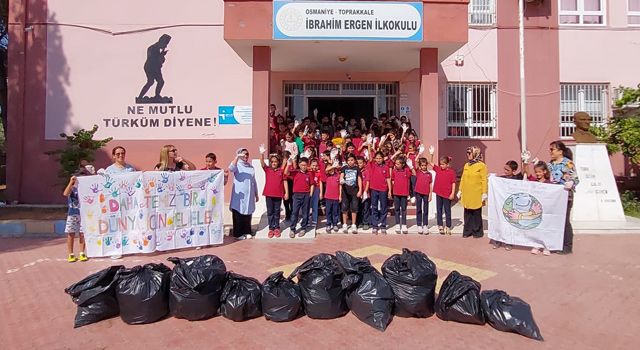 Karaçay’da çocuklardan çevre temizliği