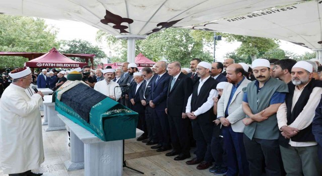 Karagümrük Cerrahi Tekkesi Mütevelli Heyeti Başkanı Ömer Tuğrul İnançer son yolculuğuna uğurlandı