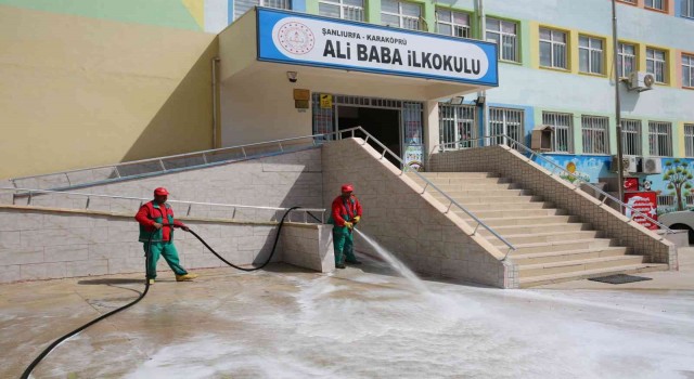 Karaköprüde eğitim sezonu öncesi okullarda temizlik