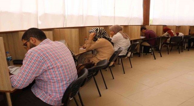 Karaköprüde gençlerin ders çalışma yeri okuma evleri oldu