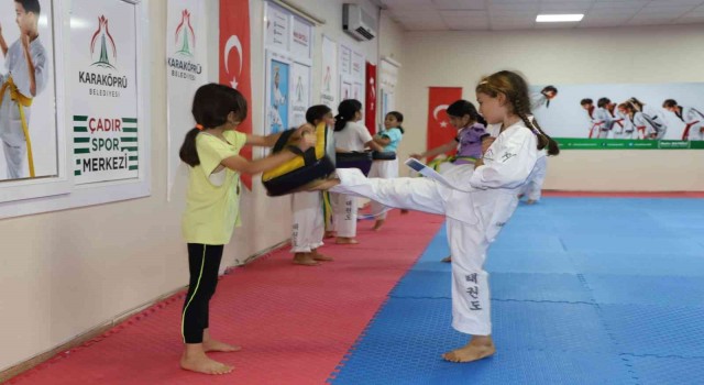Karaköprüde spor kursları devam ediyor