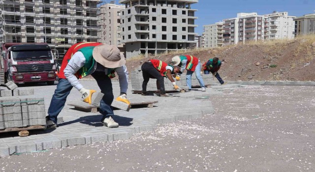 Karaköprüde üst yapı çalışmalarıyla yollar yenileniyor