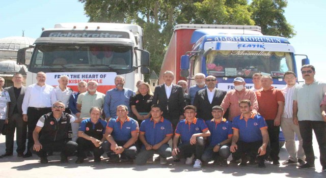Karamanda Pakistana iki tır dolusu yardım malzemesi