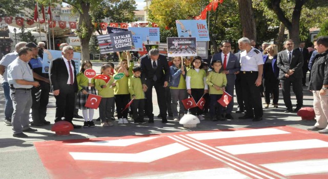Karamanda Yayalara öncelik duruşu, hayata saygı duruşu etkinliği düzenlendi