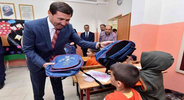 Karatay Belediyesinden kırtasiye yardımı
