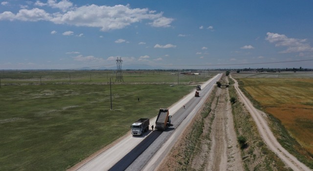 Karatayda yol çalışmaları devam ediyor