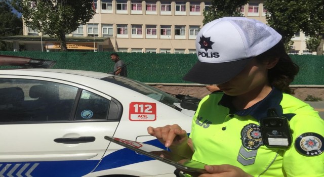 Karsta cep telefonu ve emniyet kemeri uygulaması
