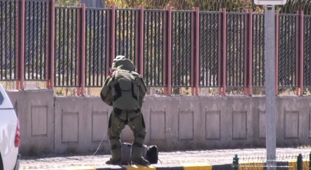 Karsta fünye ile patlatılan çantadan elma ve ceviz çıktı