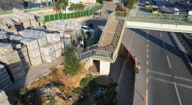Kartalda İBBnin üst geçit çalışması 6 aydır başlatılmayı bekliyor