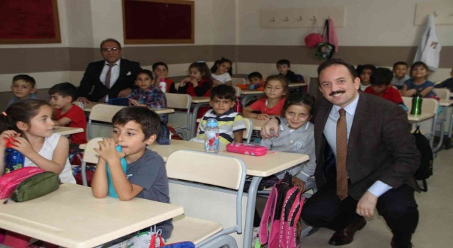 Kaymakam Bayramdan okul ziyareti