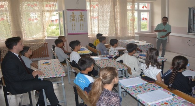Kaymakam Gürses köy ve okul gezilerini sürdürüyor