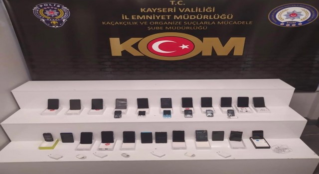 Kayseride 30 adet gümrük kaçağı telefon ele geçirildi