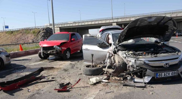 Kayseride 4 araçlı zincirleme kaza: 4 yaralı