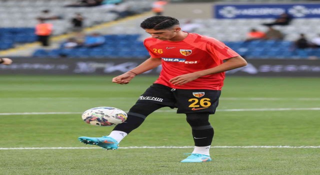 Kayserisporda 3 futbolcu milli takımlara davet edildi