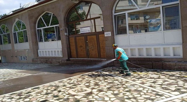 Keçiörende camiler gül kokuyor